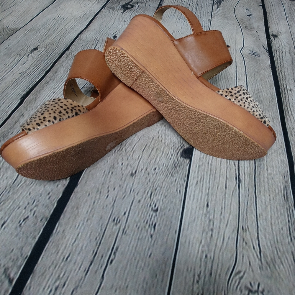 CL by Laundry Tan and Cream Leopard Print Wedge Sandals - Picture 4 of 6